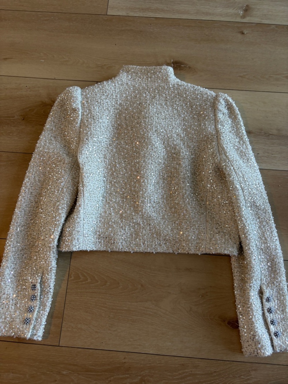 Alice + Olivia
Ilaria Sequin & Bead
Embellished Crop - Picture 5 of 16